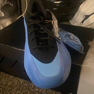 Men's Black and Blue Athletic Shoes